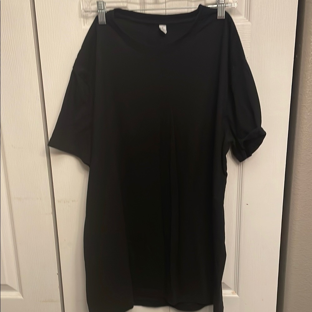 Men’s black t shirt